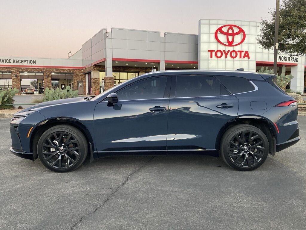 2025 Toyota Crown Signia Limited San Antonio TX