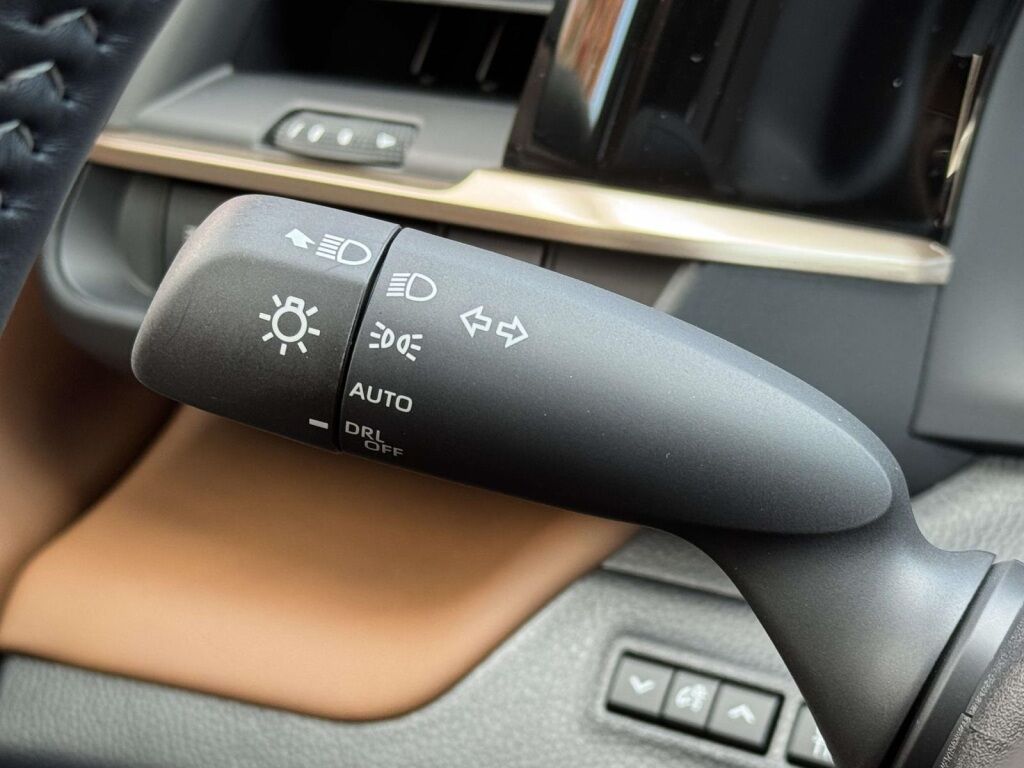 2025 Toyota Crown Signia Limited Fredericksburg VA