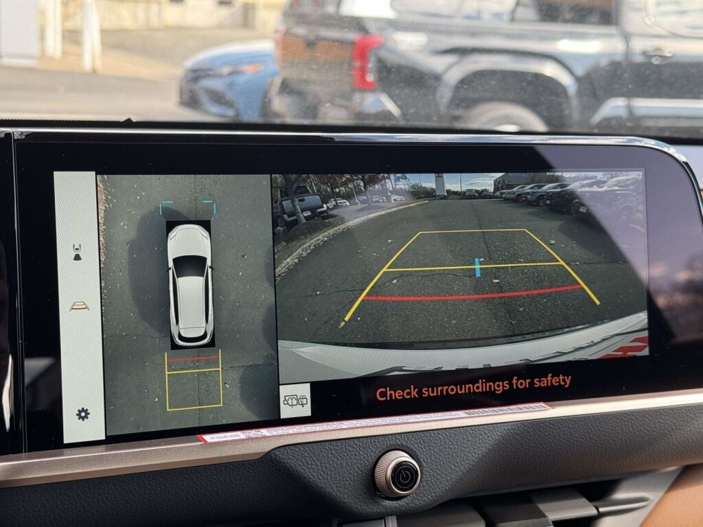 2025 Toyota Crown Signia Limited Fredericksburg VA