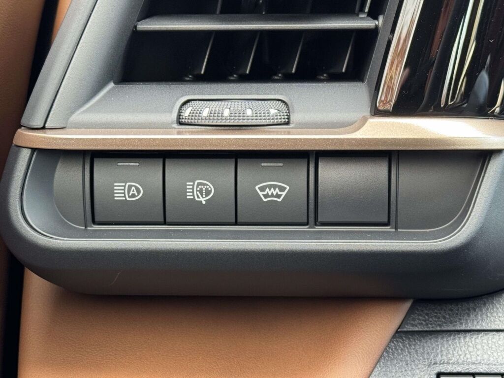 2025 Toyota Crown Signia Limited Fredericksburg VA