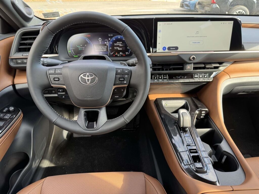 2025 Toyota Crown Signia Limited Fredericksburg VA