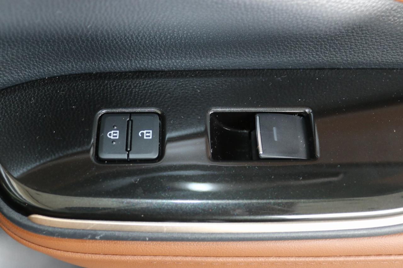 2025 Toyota Crown Signia Limited Fredericksburg VA