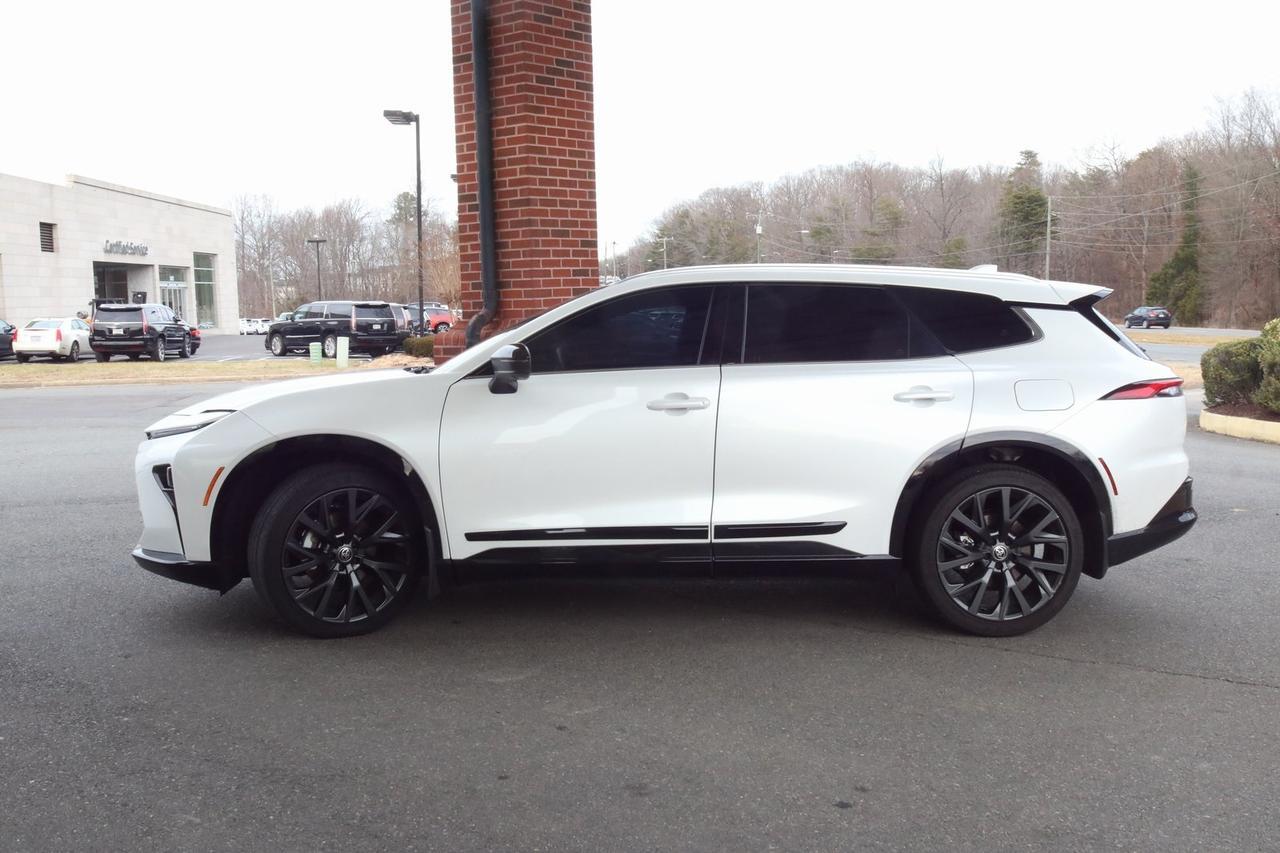 2025 Toyota Crown Signia Limited Fredericksburg VA