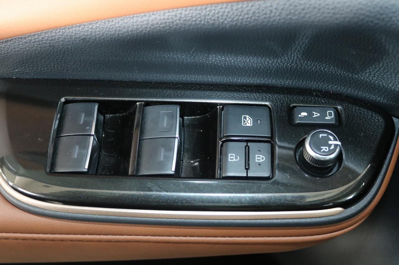 2025 Toyota Crown Signia Limited Fredericksburg VA