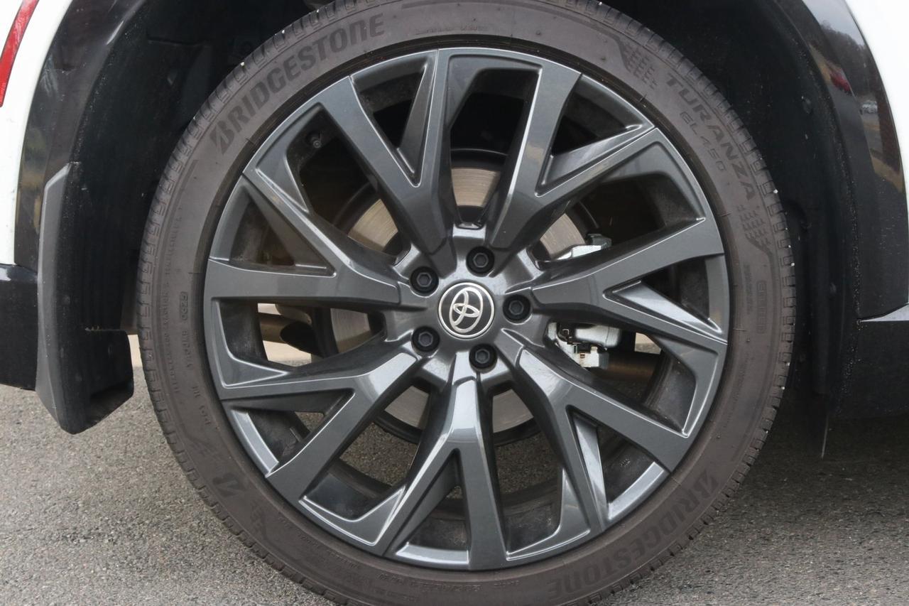 2025 Toyota Crown Signia Limited Fredericksburg VA