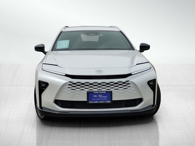 2025 Toyota Crown Signia XLE