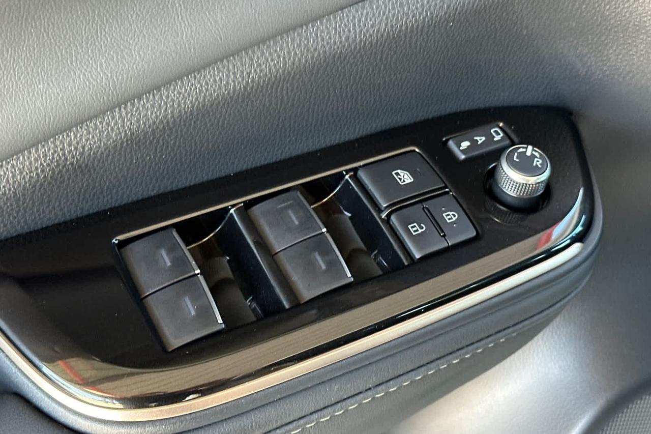 2025 Toyota Crown Signia XLE Roseville CA