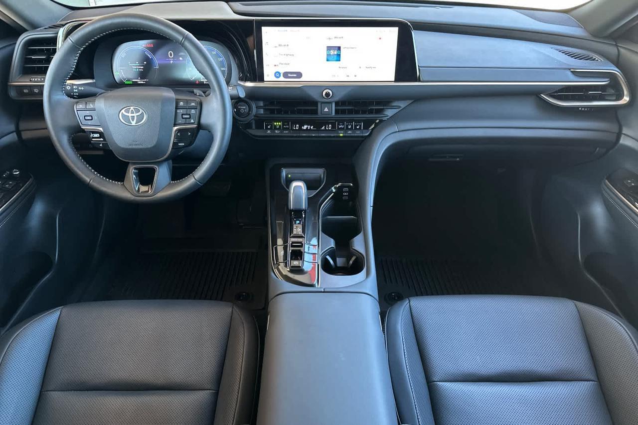 2025 Toyota Crown Signia XLE