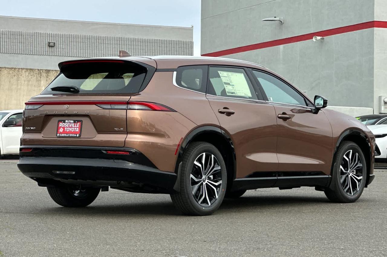 2025 Toyota Crown Signia XLE