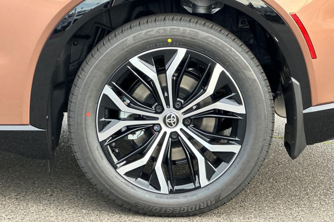 2025 Toyota Crown Signia XLE Roseville CA