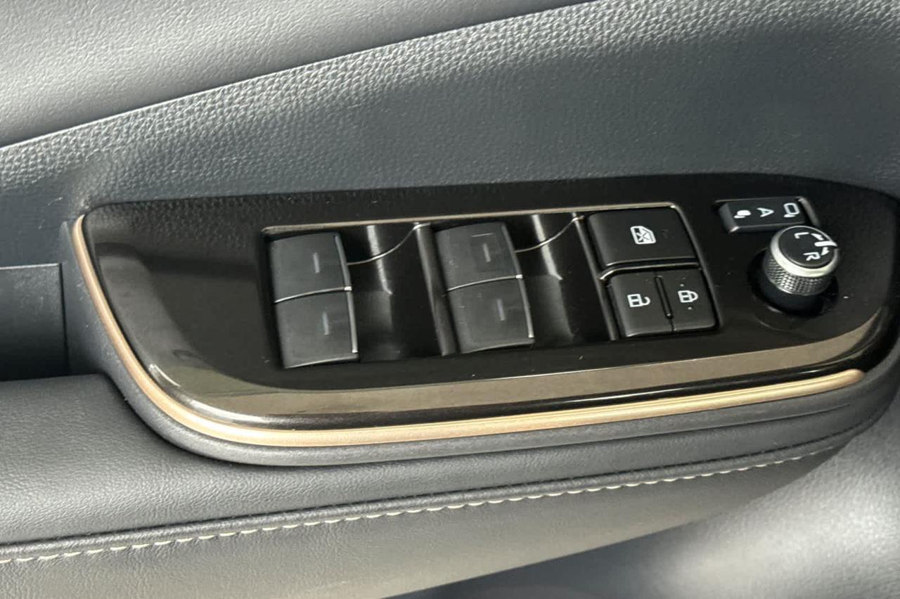 2025 Toyota Crown Signia XLE Roseville CA