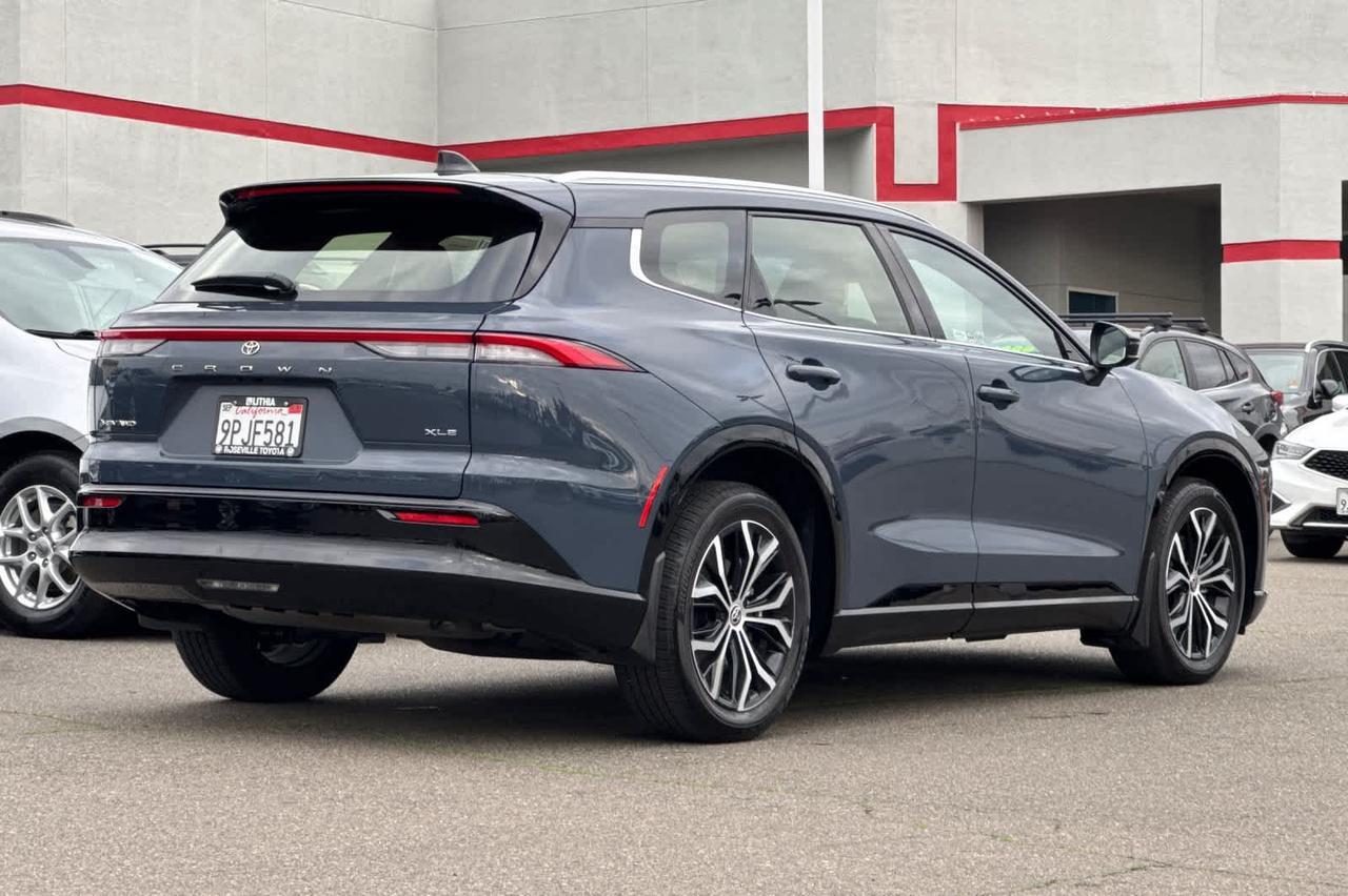 2025 Toyota Crown Signia XLE