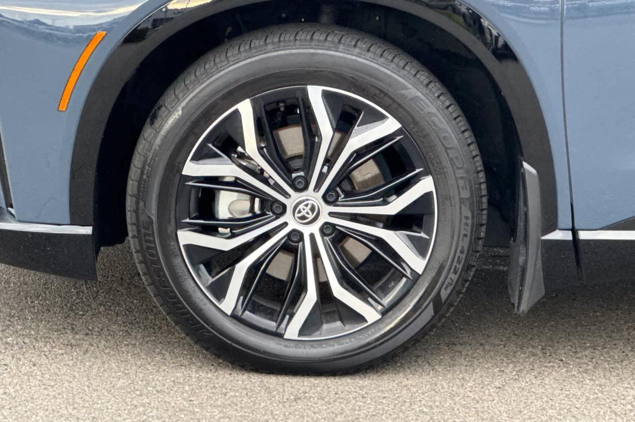 2025 Toyota Crown Signia XLE Roseville CA