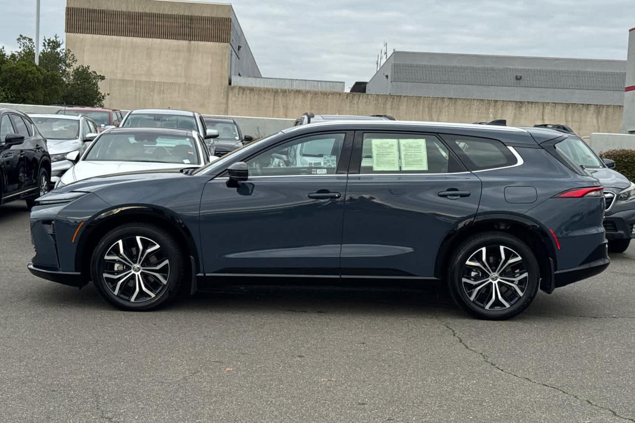 2025 Toyota Crown Signia XLE Roseville CA