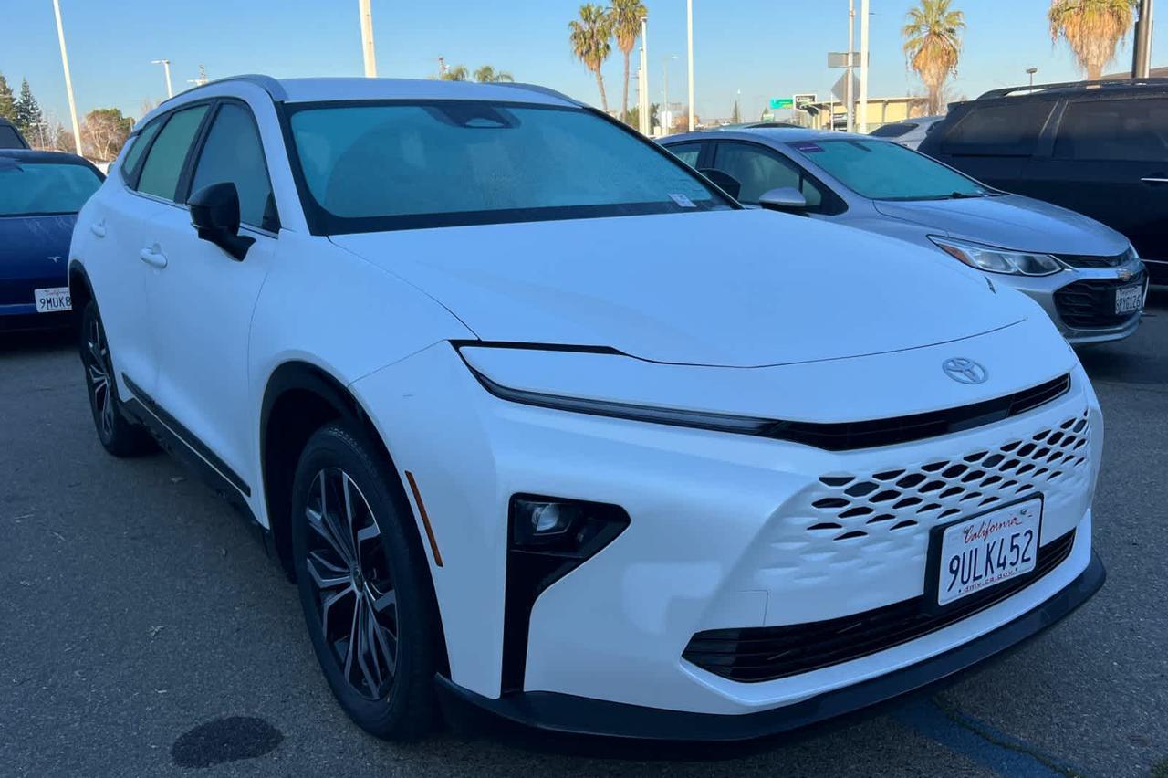 2025 Toyota Crown Signia XLE