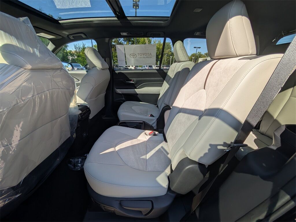 2025 Toyota Grand Highlander Hybrid MAX Platinum