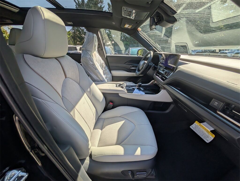 2025 Toyota Grand Highlander Hybrid MAX Platinum