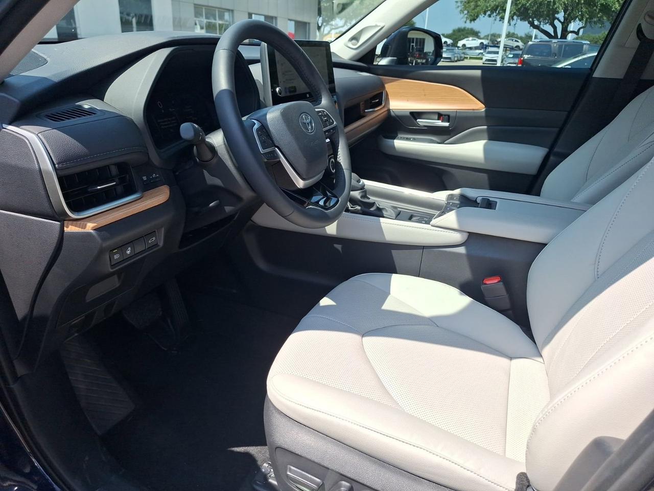 2025 Toyota Grand Highlander Limited Hurst TX