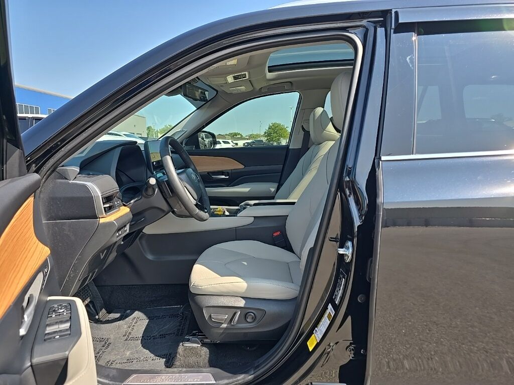 2025 Toyota Grand Highlander Platinum AWD 7 Passenger Fond du Lac WI