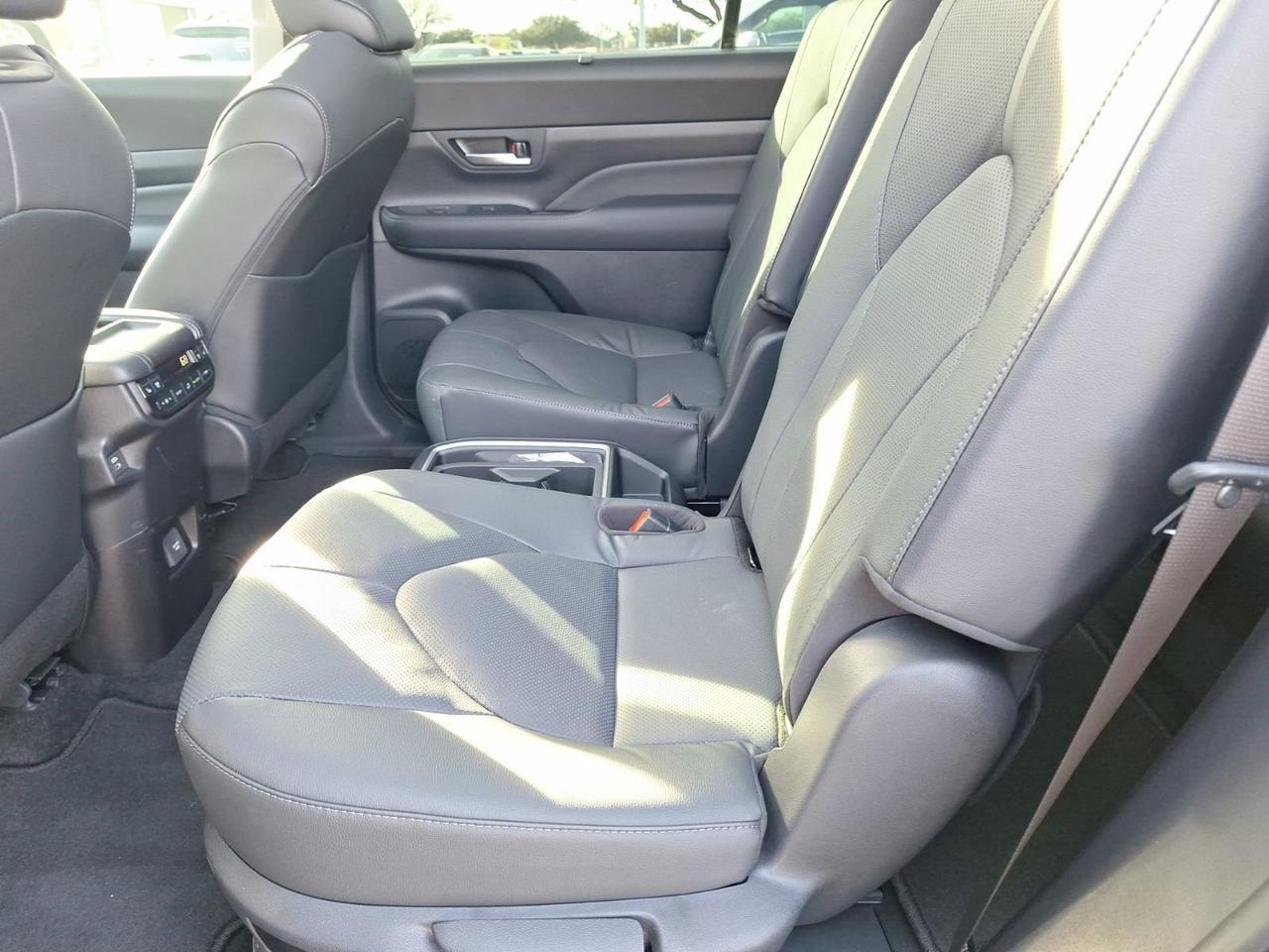 2025 Toyota Grand Highlander Platinum Hurst TX