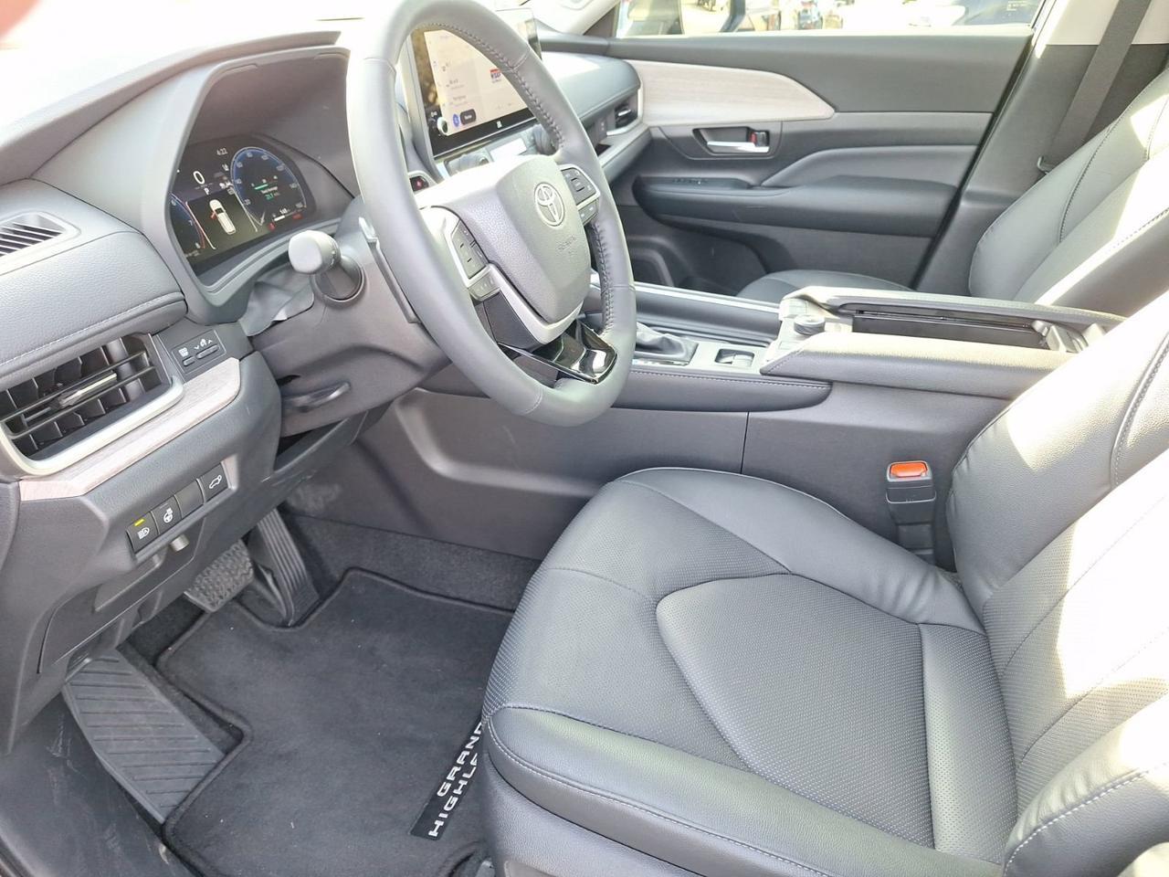 2025 Toyota Grand Highlander Platinum Hurst TX