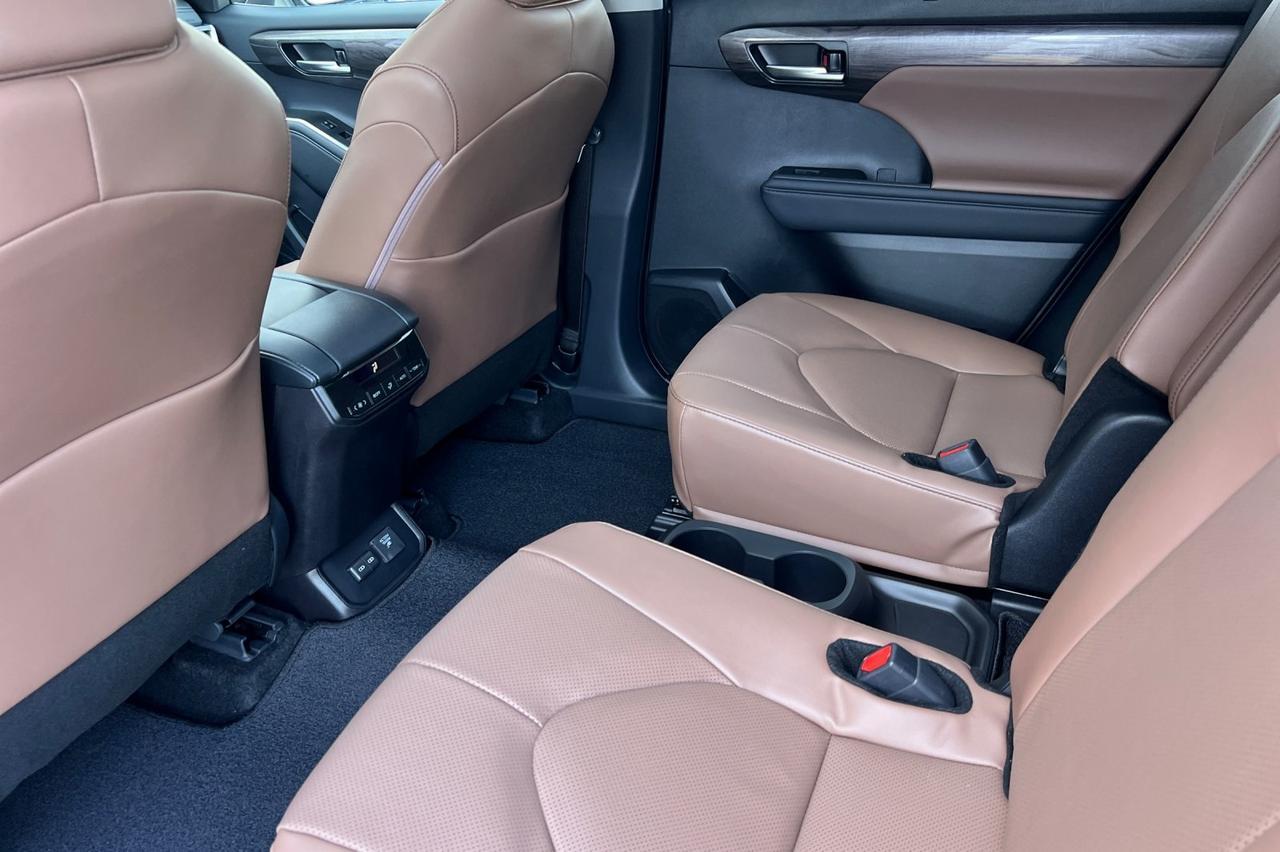 2025 Toyota Highlander Hybrid Ontario OR