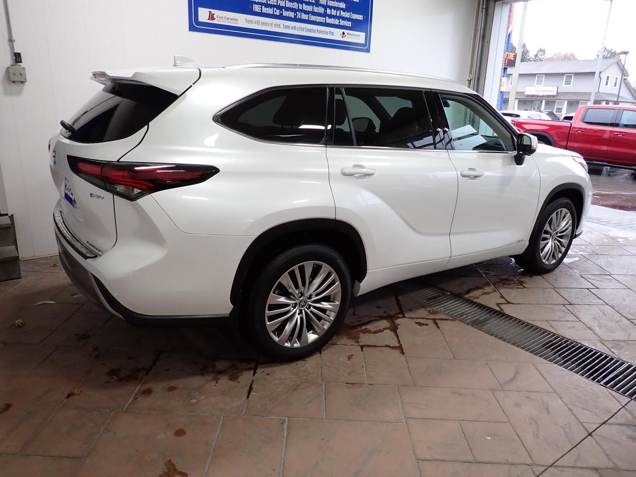 2025 Toyota Highlander Hybrid PLATNIUM AWD LEATHER NAVI SUNROOF 7 PASS Listowel ON