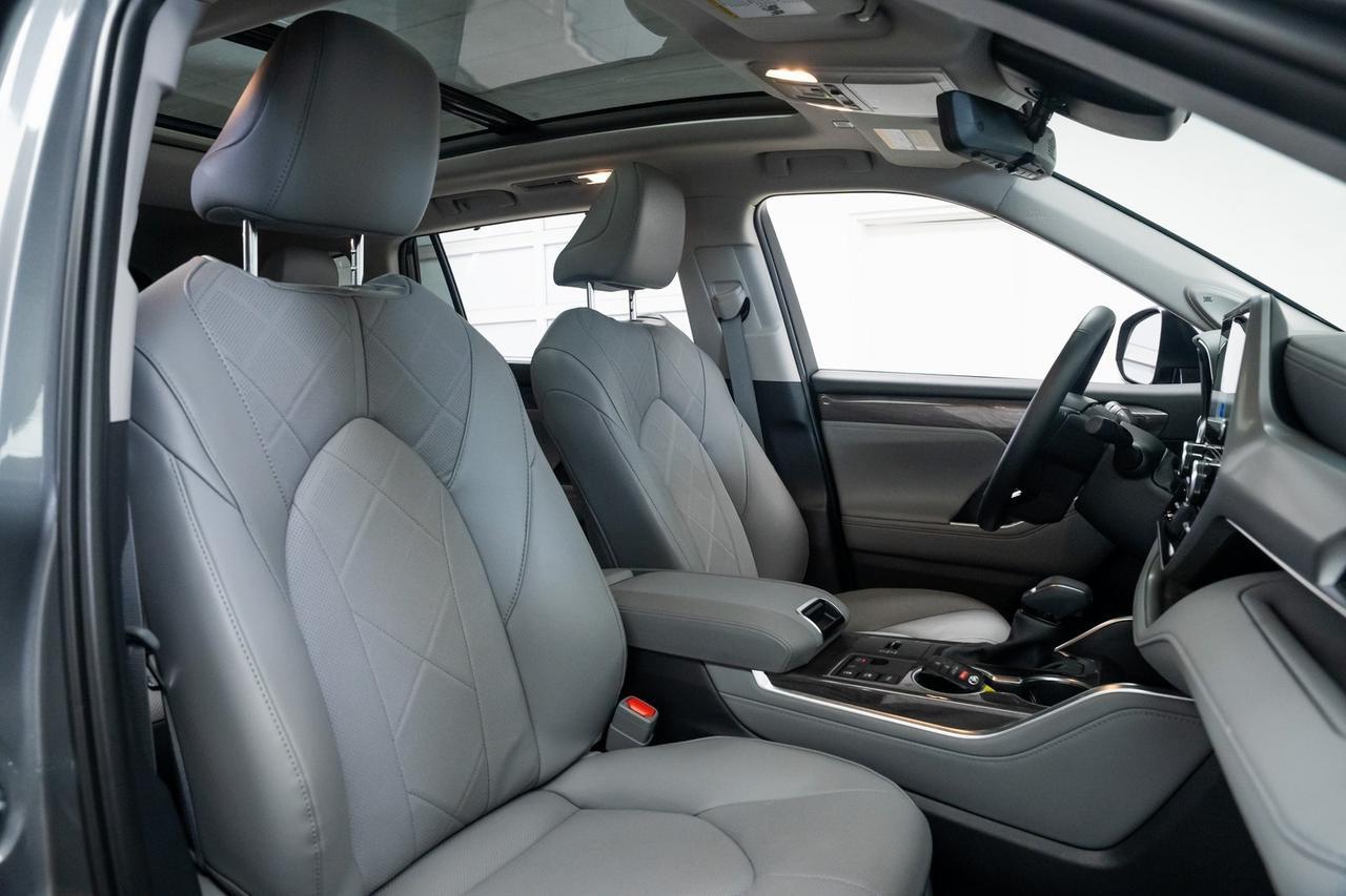 2025 Toyota Highlander Hybrid Platinum 1 Owner Vented Seats Portland OR