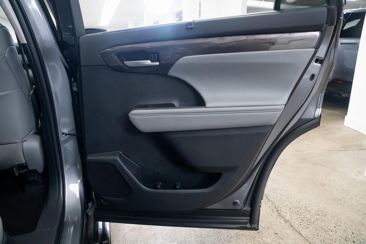 2025 Toyota Highlander Hybrid Platinum 1 Owner Vented Seats Portland OR