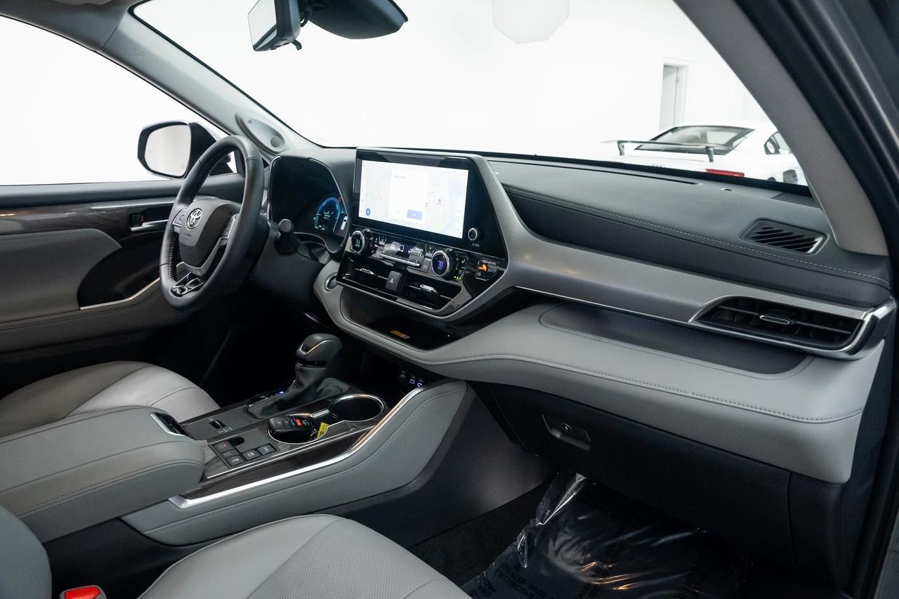 2025 Toyota Highlander Hybrid Platinum 1 Owner Vented Seats Portland OR