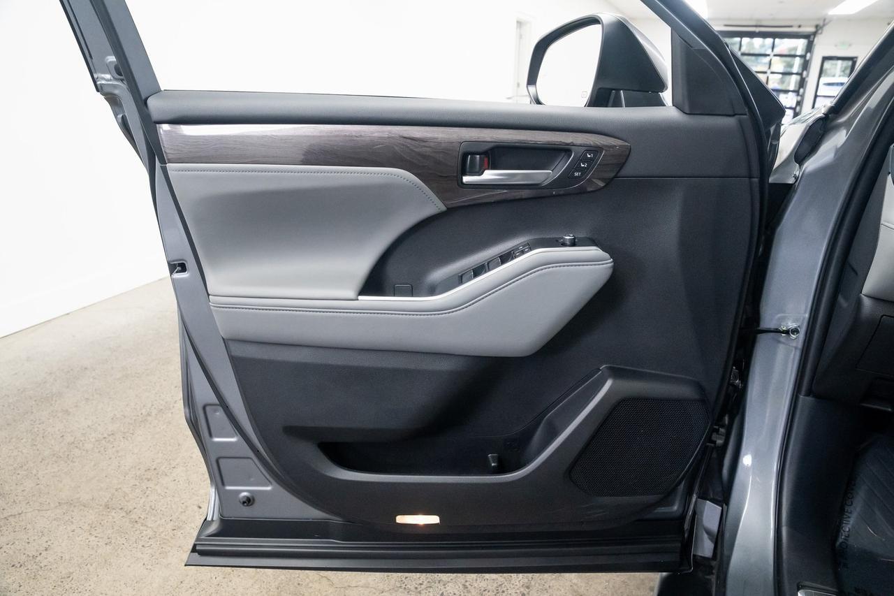 2025 Toyota Highlander Hybrid Platinum 1 Owner Vented Seats Portland OR