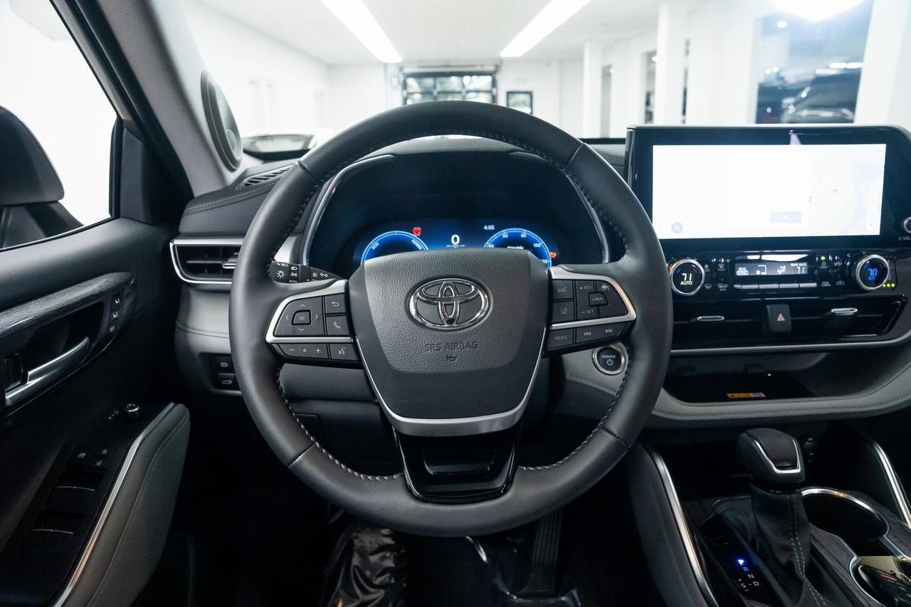 2025 Toyota Highlander Hybrid Platinum 1 Owner Vented Seats Portland OR