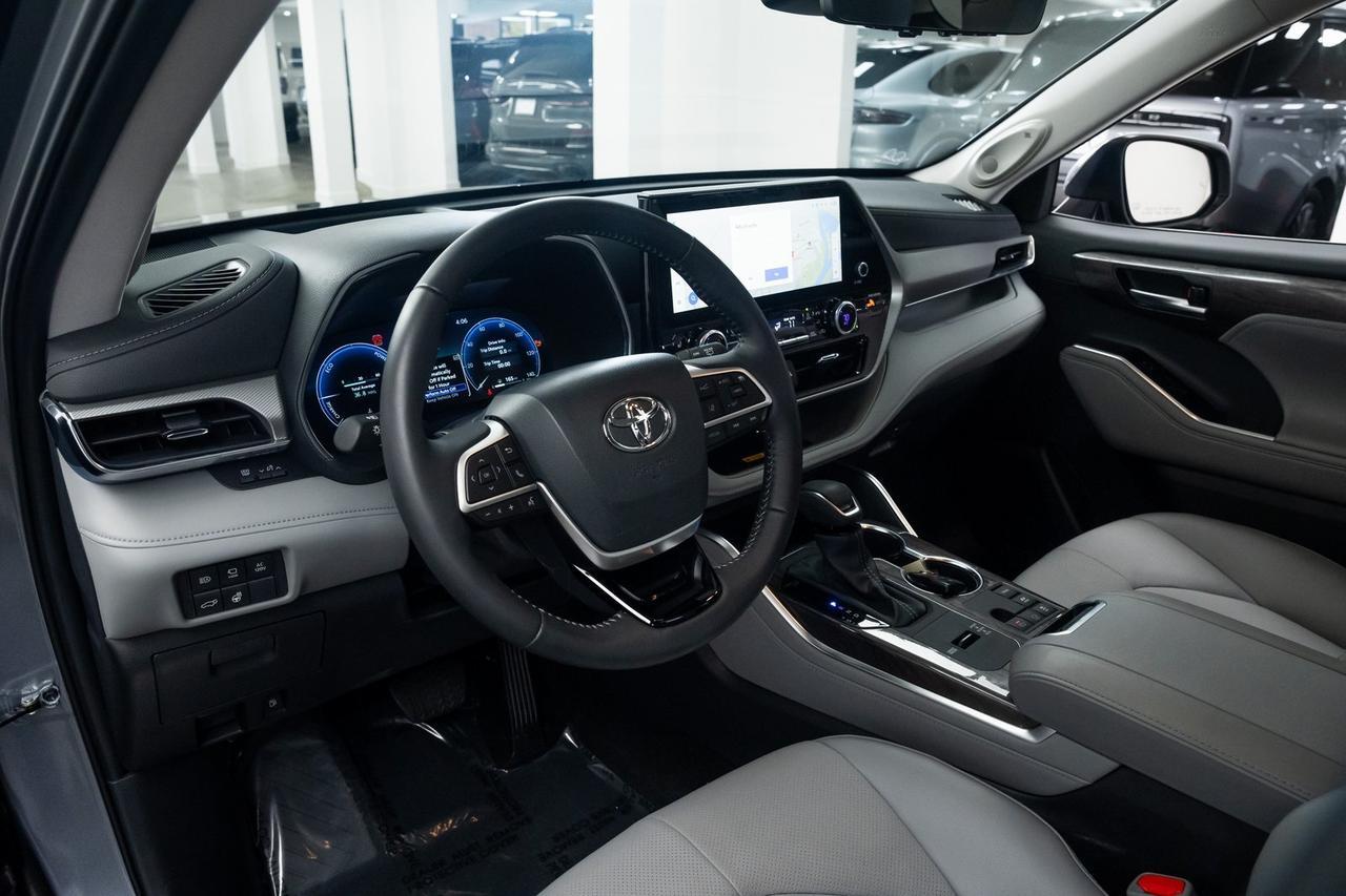 2025 Toyota Highlander Hybrid Platinum 1 Owner Vented Seats Portland OR