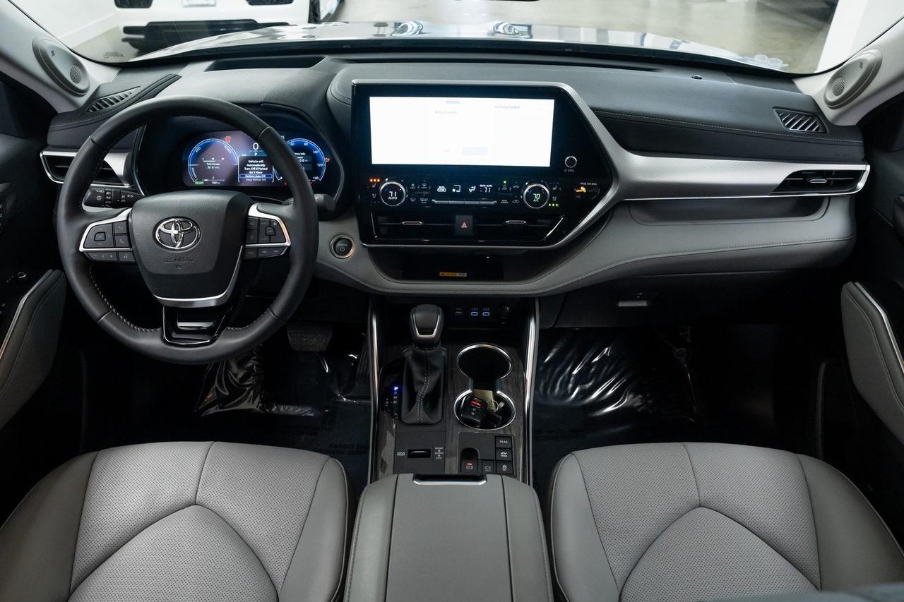 2025 Toyota Highlander Hybrid Platinum 1 Owner Vented Seats Portland OR