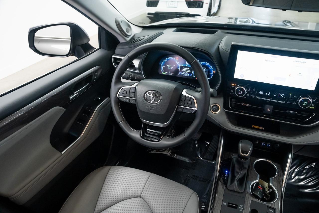 2025 Toyota Highlander Hybrid Platinum 1 Owner Vented Seats Portland OR