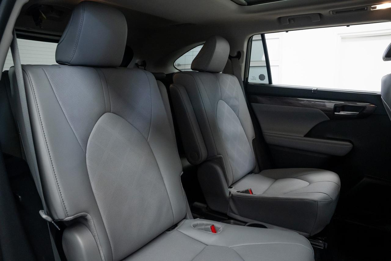 2025 Toyota Highlander Hybrid Platinum 1 Owner Vented Seats Portland OR