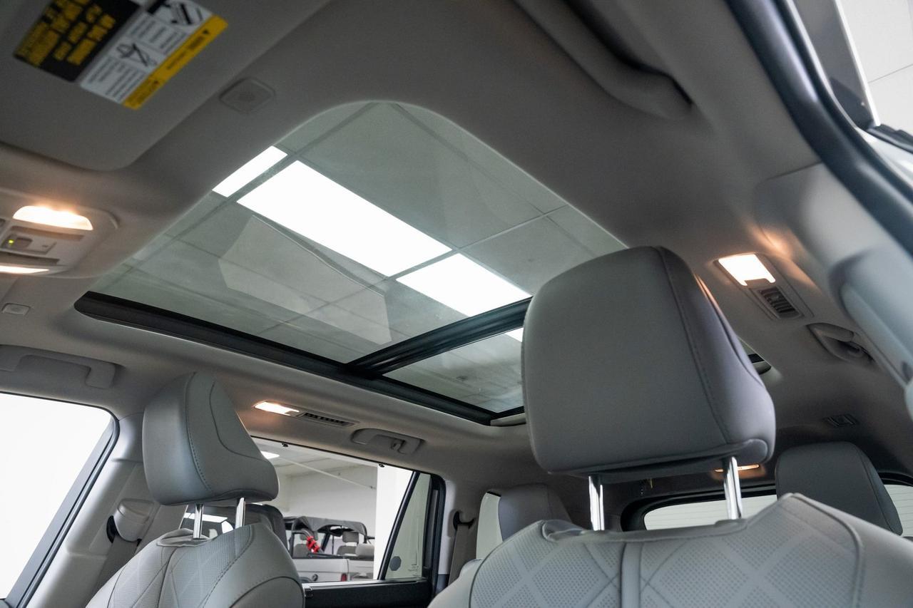 2025 Toyota Highlander Hybrid Platinum 1 Owner Vented Seats Portland OR