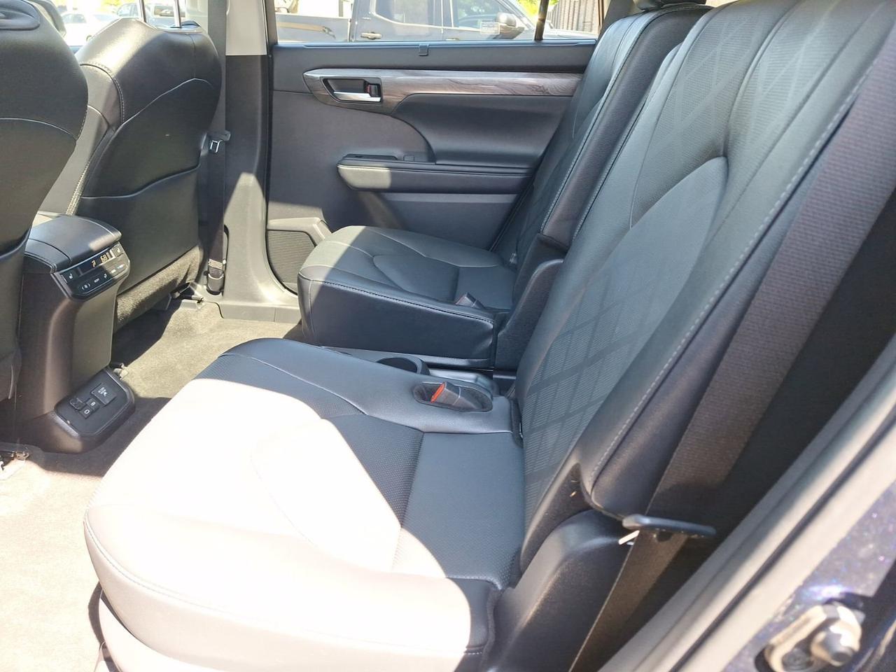 2025 Toyota Highlander Hybrid Platinum Hurst TX