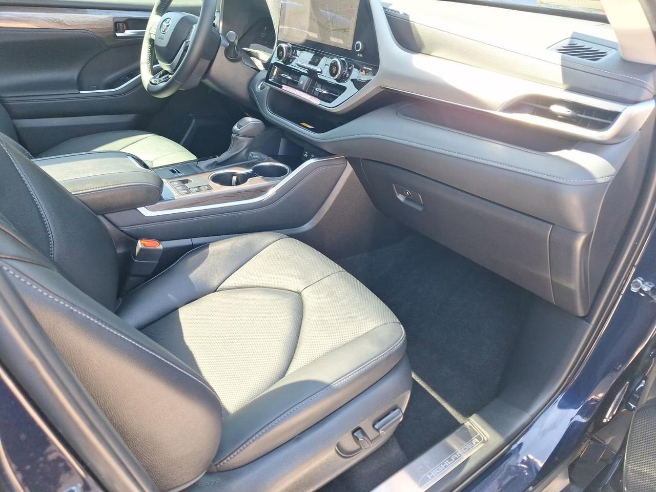 2025 Toyota Highlander Hybrid Platinum Hurst TX