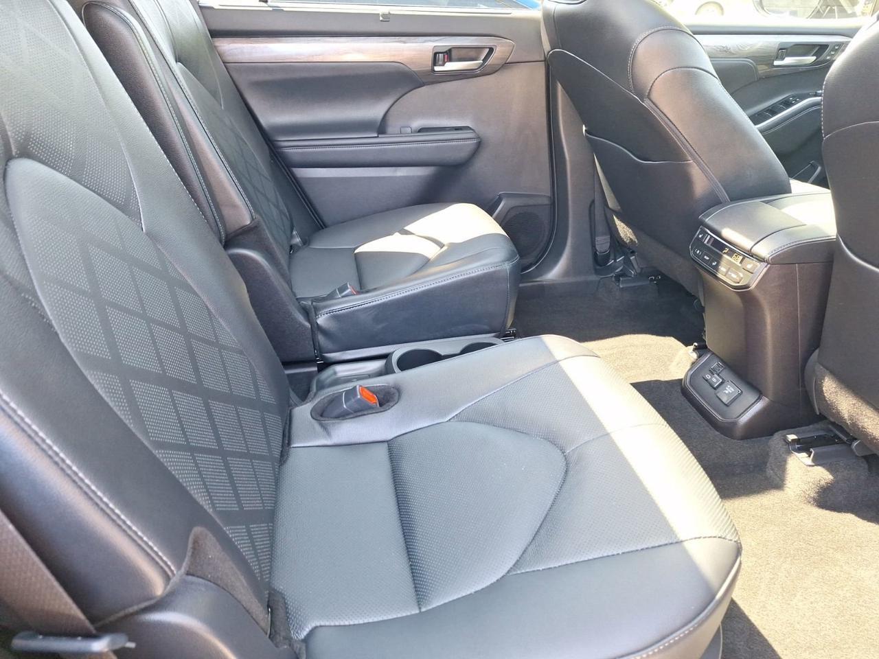 2025 Toyota Highlander Hybrid Platinum Hurst TX