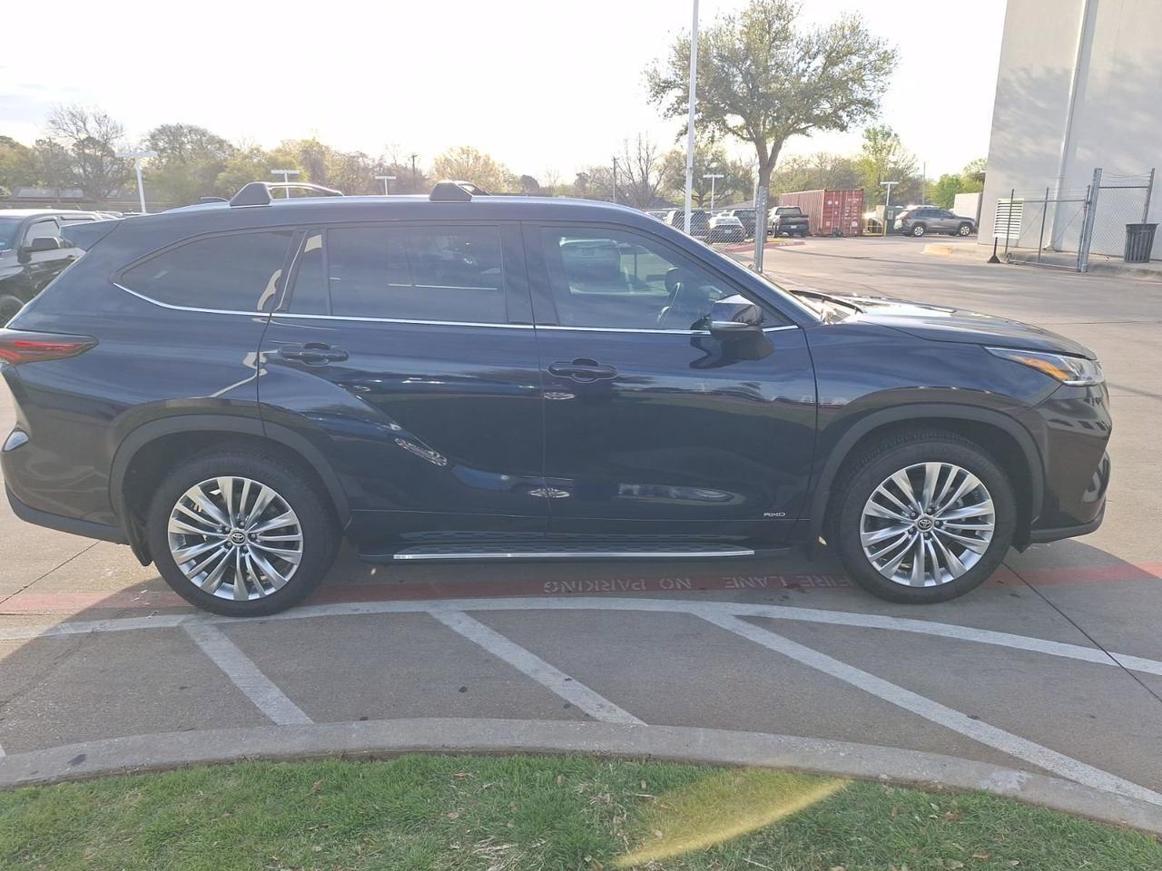 2025 Toyota Highlander Hybrid Platinum Hurst TX