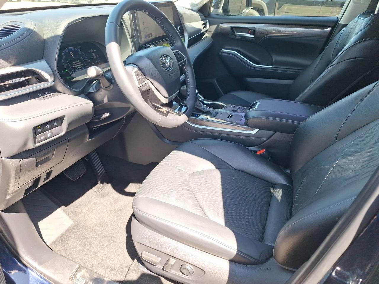 2025 Toyota Highlander Hybrid Platinum Hurst TX