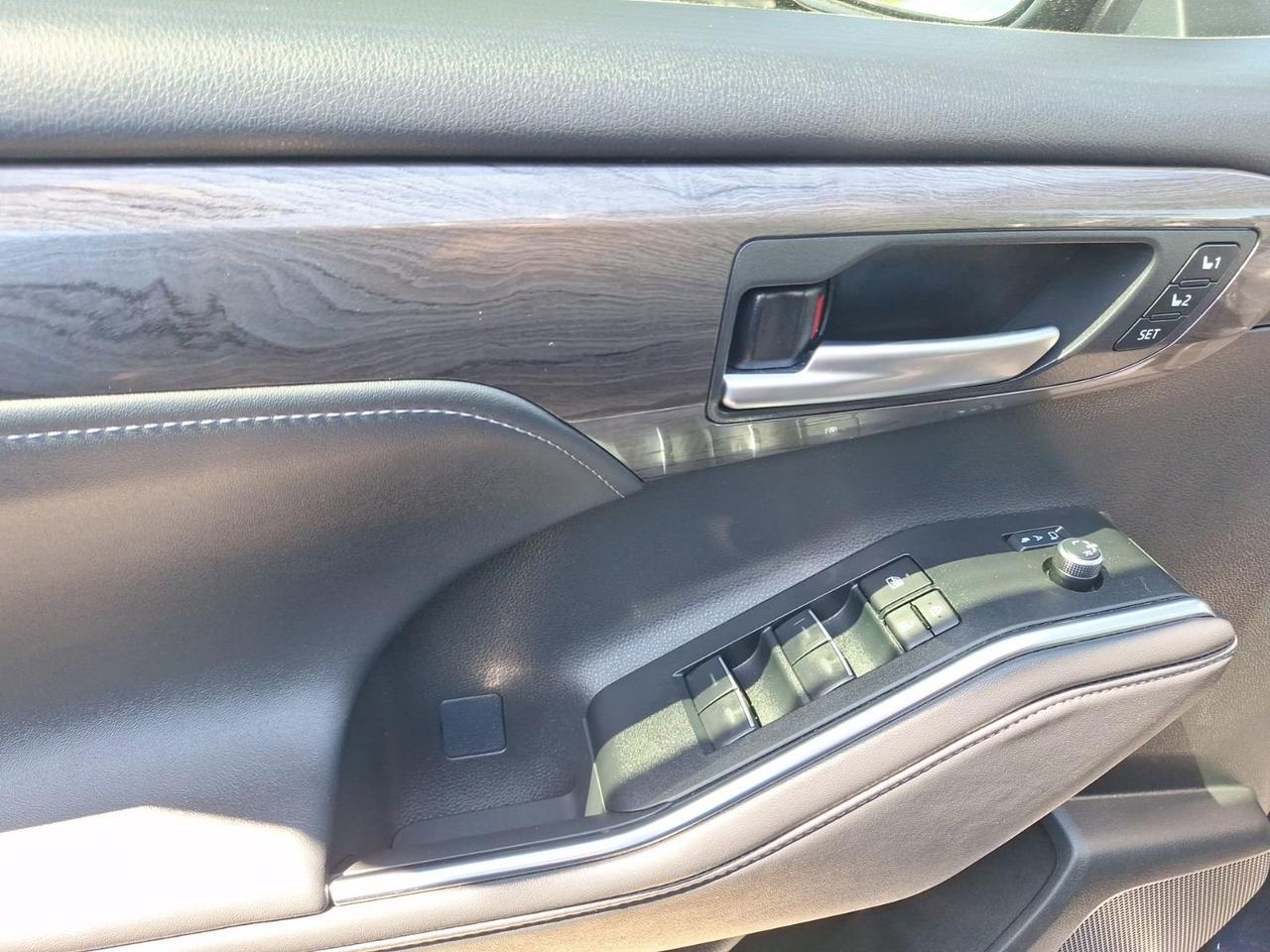 2025 Toyota Highlander Hybrid Platinum Hurst TX