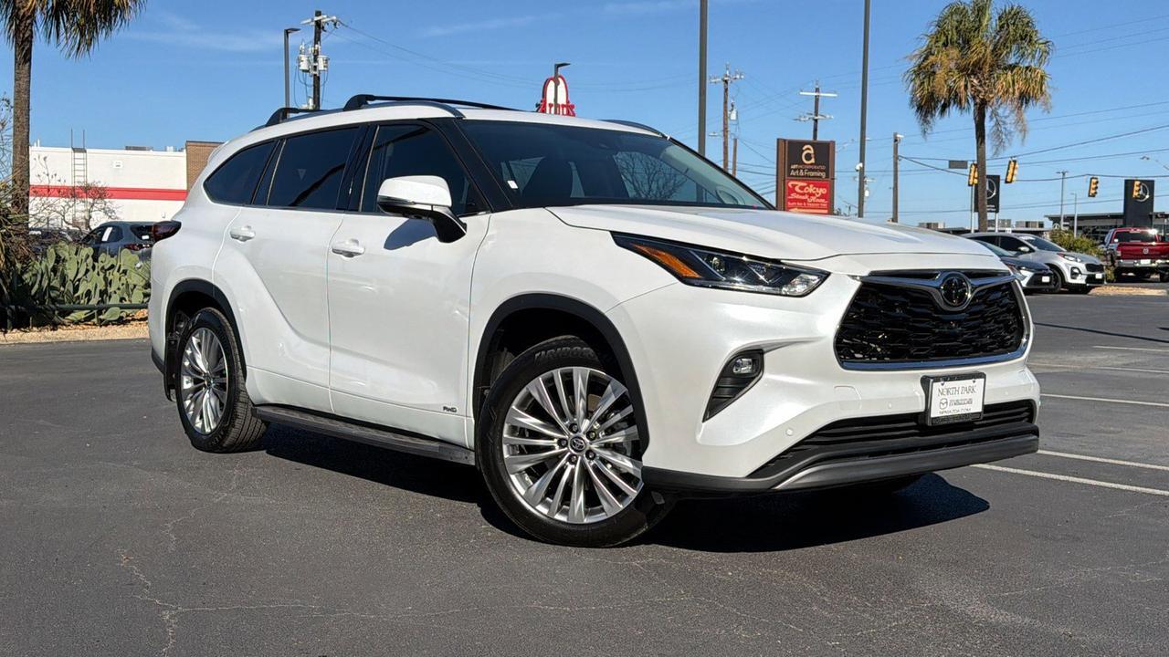 2025 Toyota Highlander Hybrid Platinum