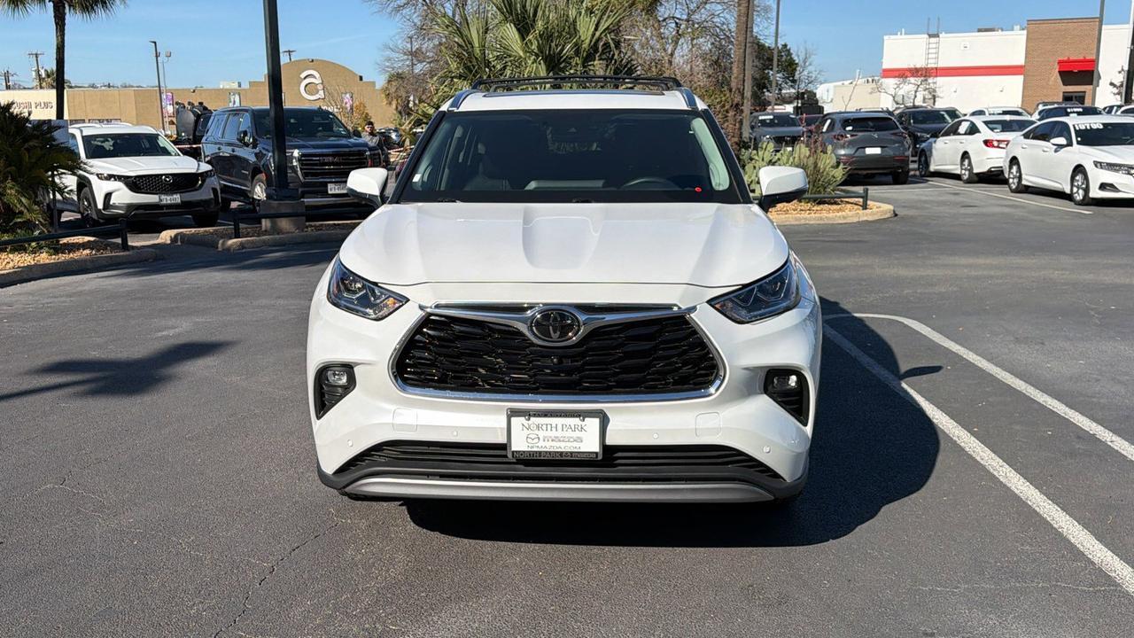 2025 Toyota Highlander Hybrid Platinum