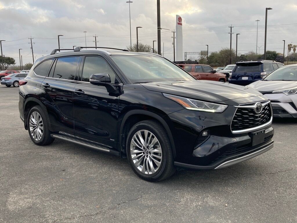 2025 Toyota Highlander Hybrid Platinum