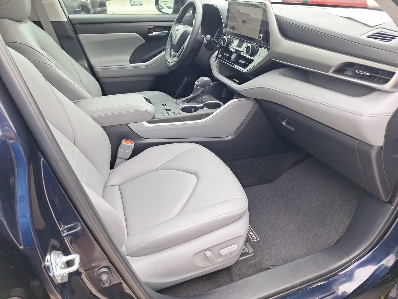 2025 Toyota Highlander Hybrid XLE Hurst TX