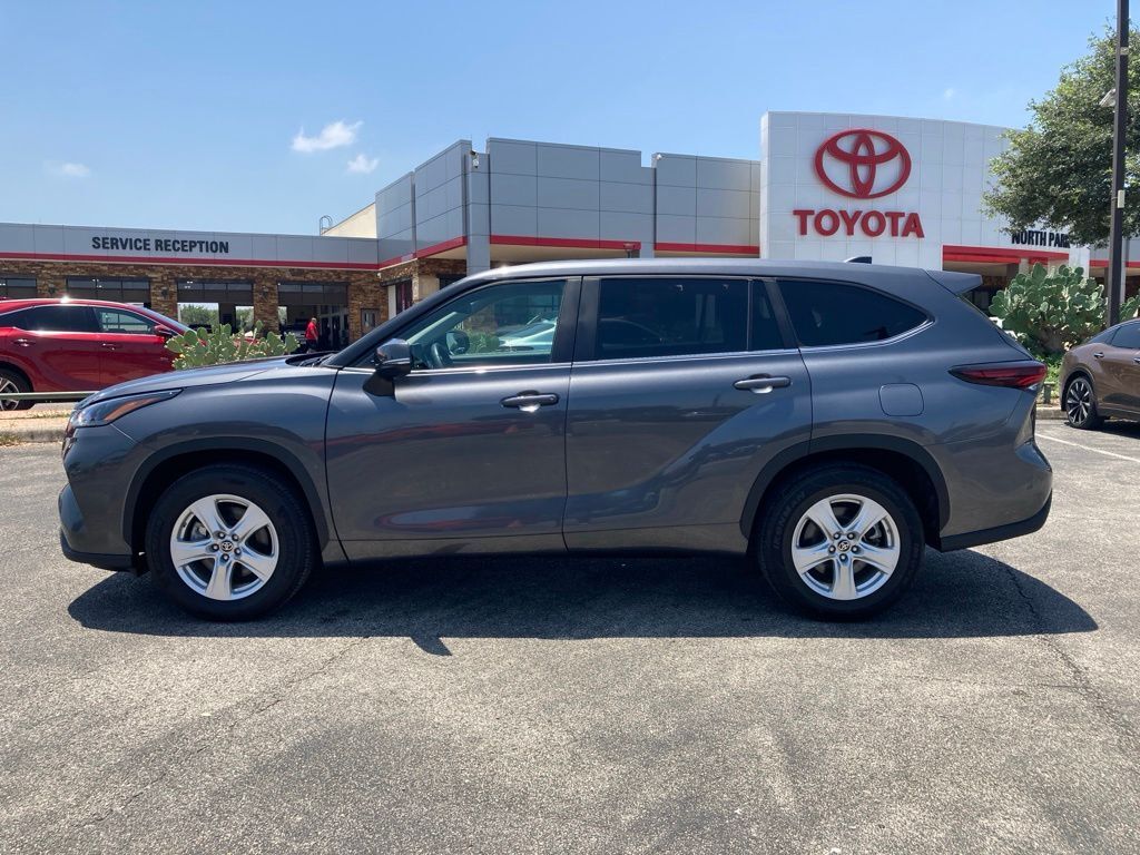 2025 Toyota Highlander LE San Antonio TX