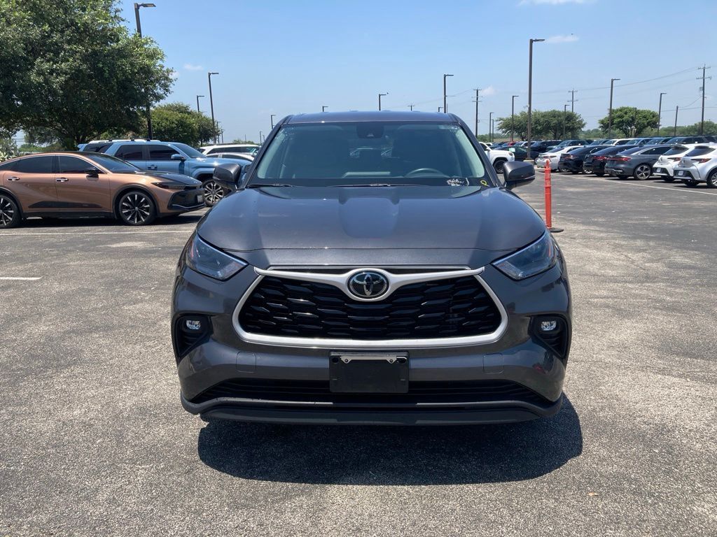 2025 Toyota Highlander LE