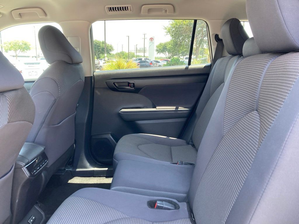 2025 Toyota Highlander LE San Antonio TX
